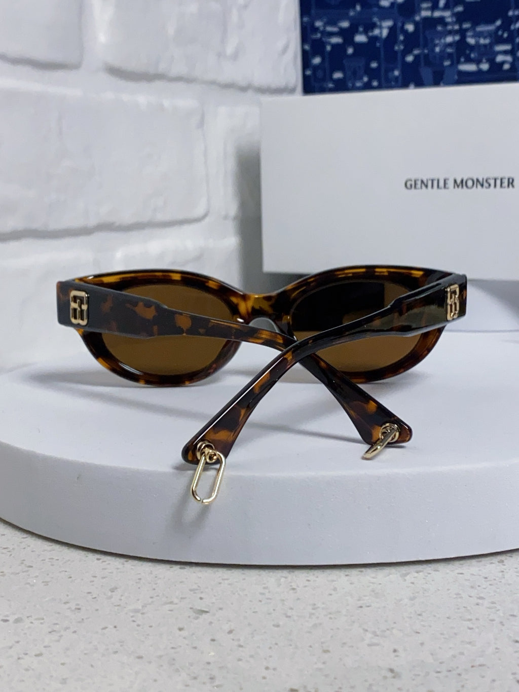 Gentle Monster GW003 Cat-Eye Brown Lens Sunglasses for Men & Women - detail image 3