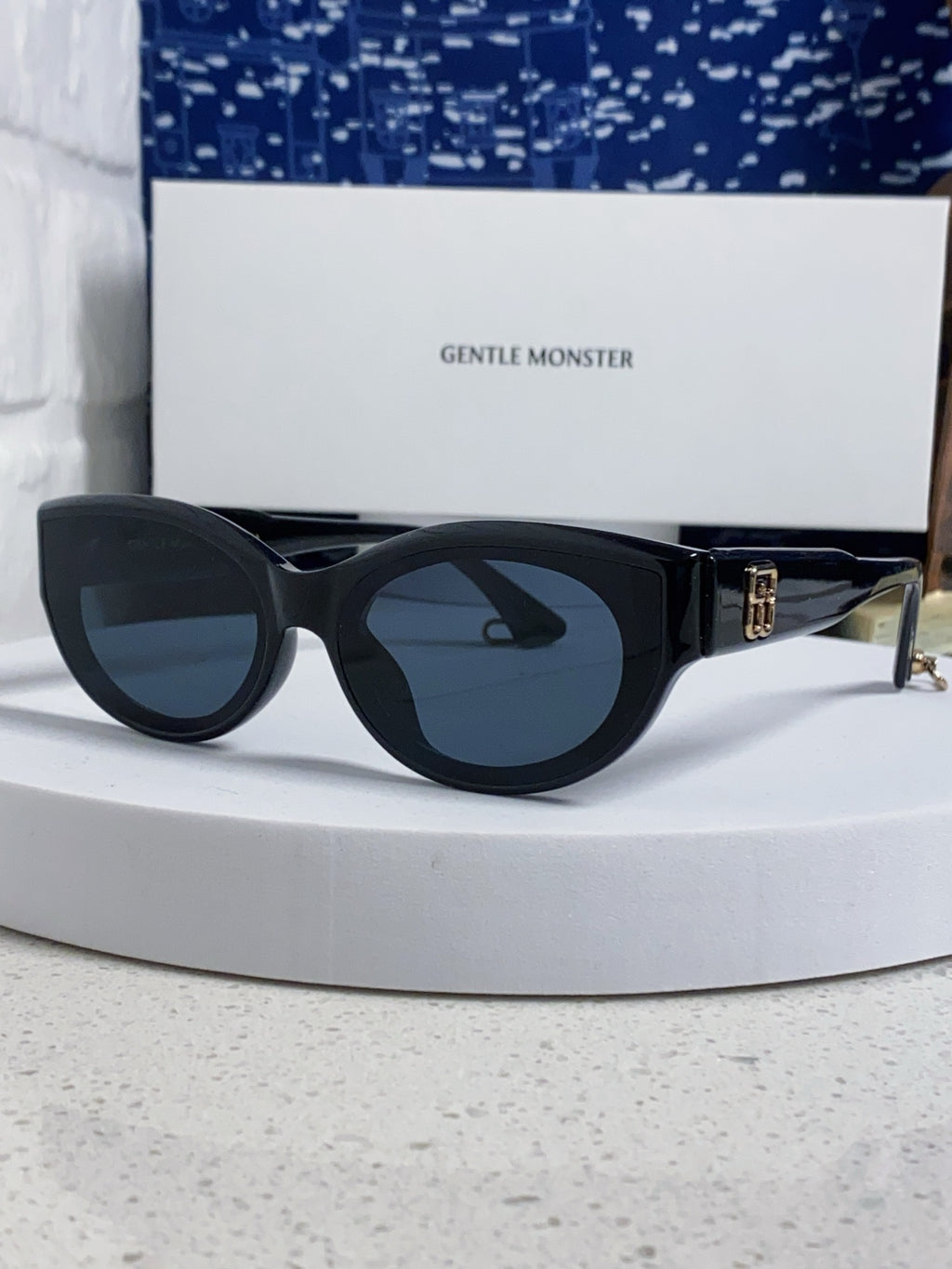 Gentle Monster GW003 Cat-Eye Black Lens Sunglasses for Men & Women
