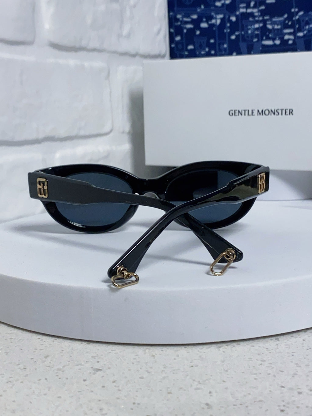 Gentle Monster GW003 Cat-Eye Black Lens Sunglasses for Men & Women - detail image 3