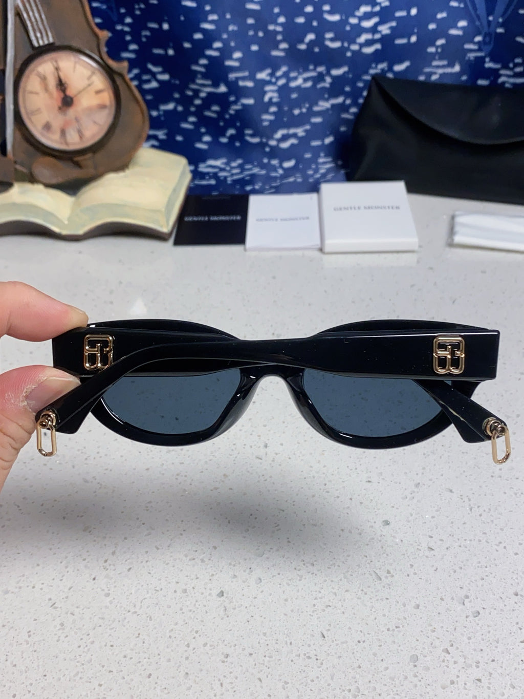 Gentle Monster GW003 Cat-Eye Black Lens Sunglasses for Men & Women - detail image 5