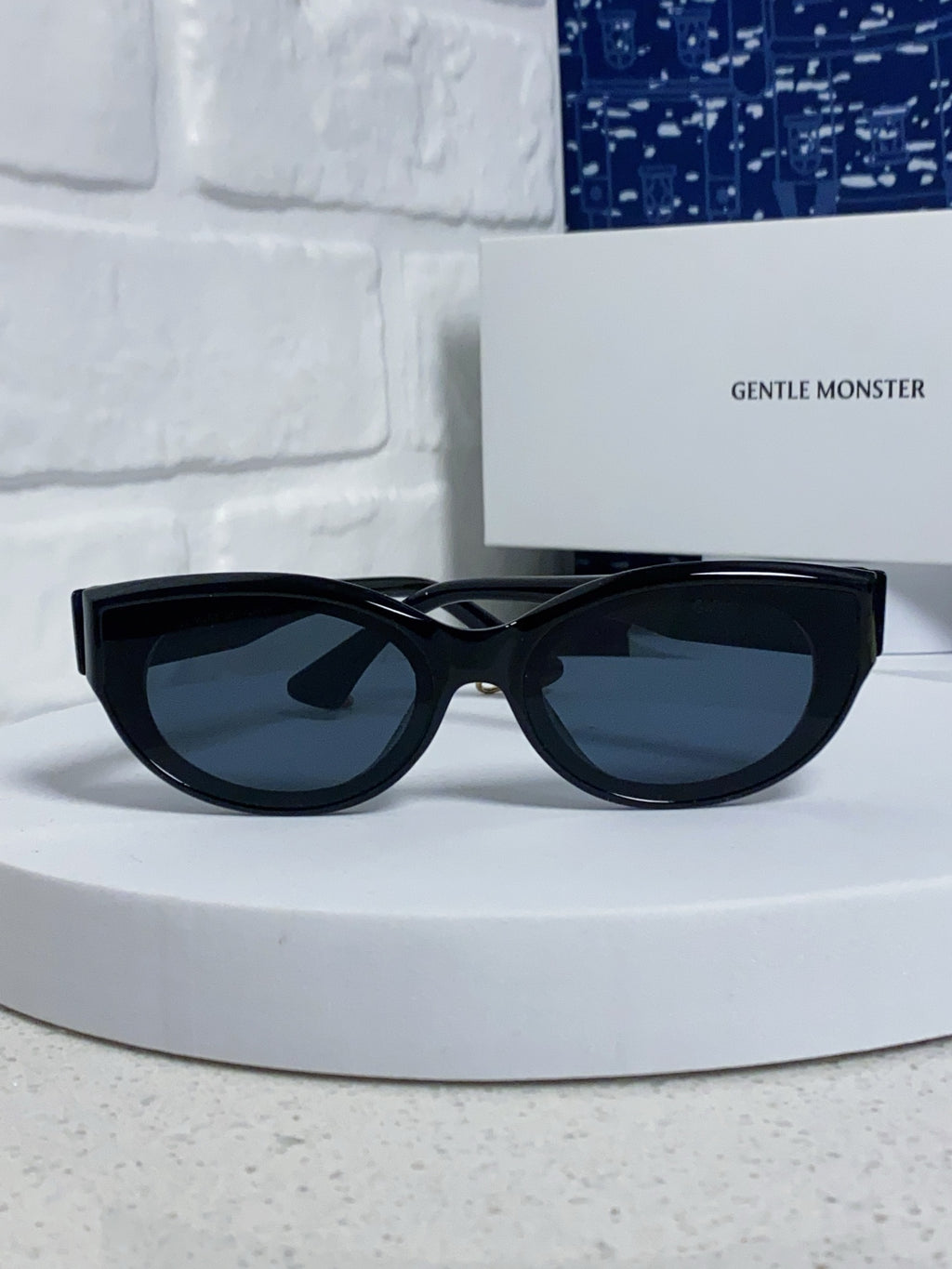 Gentle Monster GW003 Cat-Eye Black Lens Sunglasses for Men & Women - detail image 2