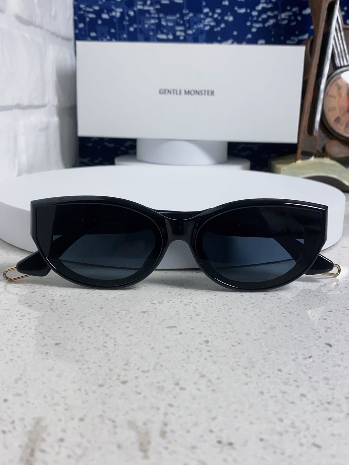 Gentle Monster GW003 Cat-Eye Black Lens Sunglasses for Men & Women - detail image 8