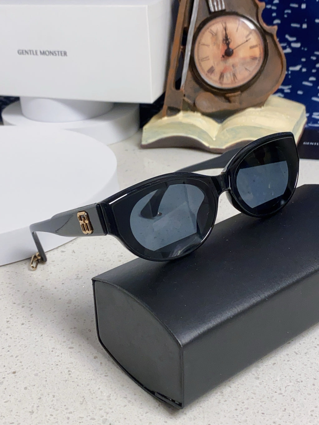Gentle Monster GW003 Cat-Eye Black Lens Sunglasses for Men & Women - detail image 9