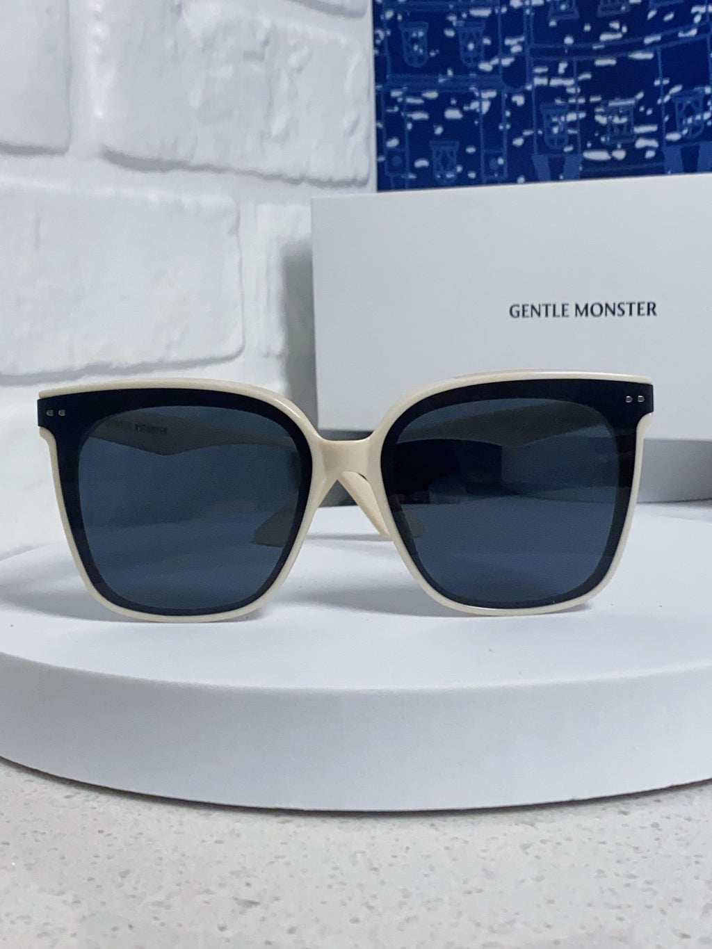 Gentle Monster LOCELL Polarized Oversized Black Lens Sunglasses - 449987 - detail image 2