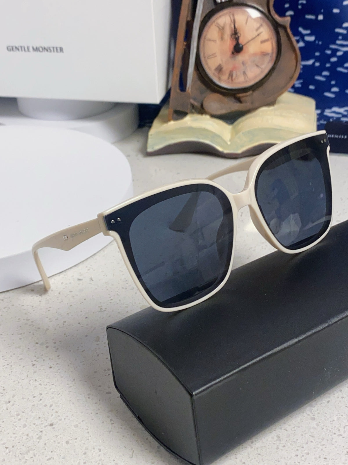 Gentle Monster LOCELL Polarized Oversized Black Lens Sunglasses - 449987 - detail image 10