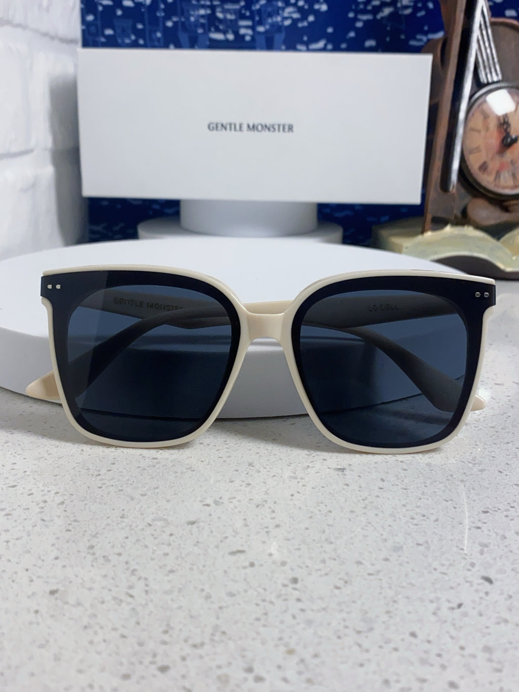 Gentle Monster LOCELL Polarized Oversized Black Lens Sunglasses - 449987 - detail image 9