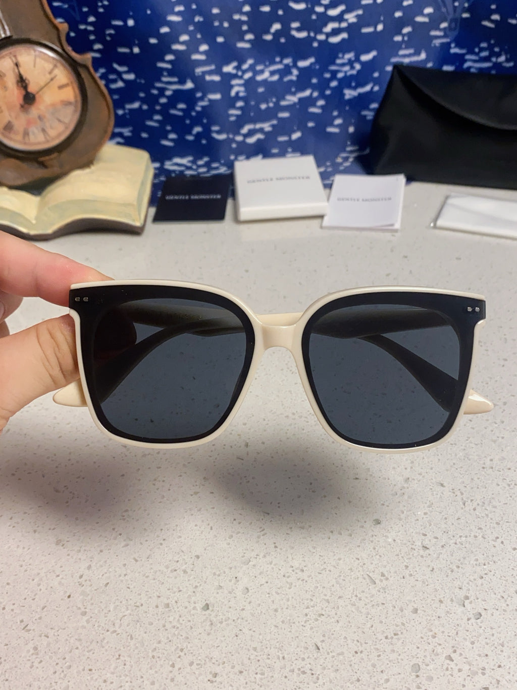 Gentle Monster LOCELL Polarized Oversized Black Lens Sunglasses - 449987 - detail image 4