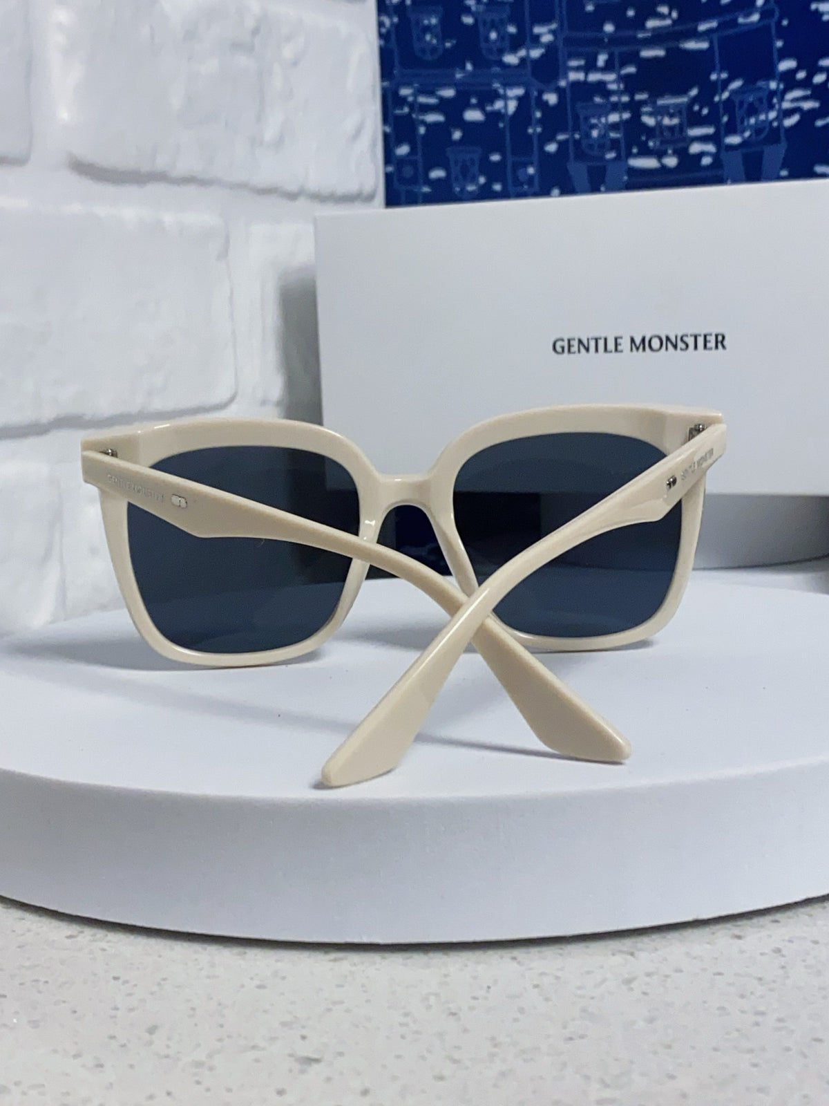Gentle Monster LOCELL Polarized Oversized Black Lens Sunglasses - 449987 - detail image 3