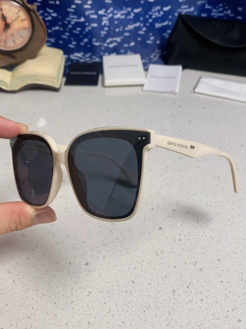 Gentle Monster LOCELL Polarized Oversized Black Lens Sunglasses - 449987 - detail image 6