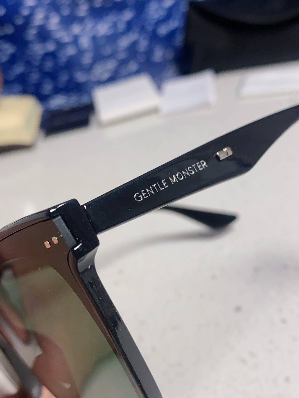 Gentle Monster LOCELL Polarized Oversized Black Lens Sunglasses - 449988 - detail image 7