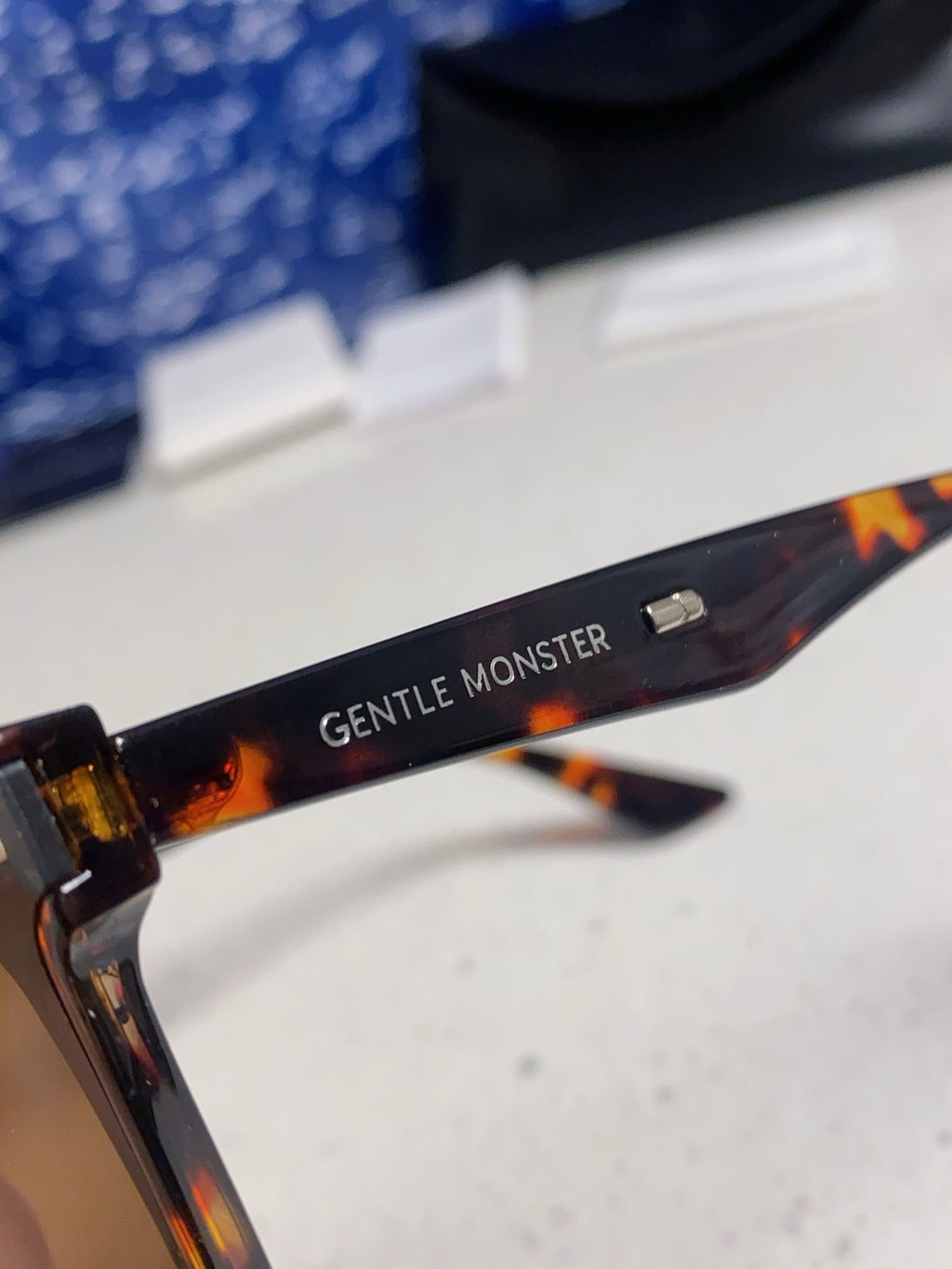 Gentle Monster LOCELL Polarized Oversized Black Lens Sunglasses - 449989 - detail image 7