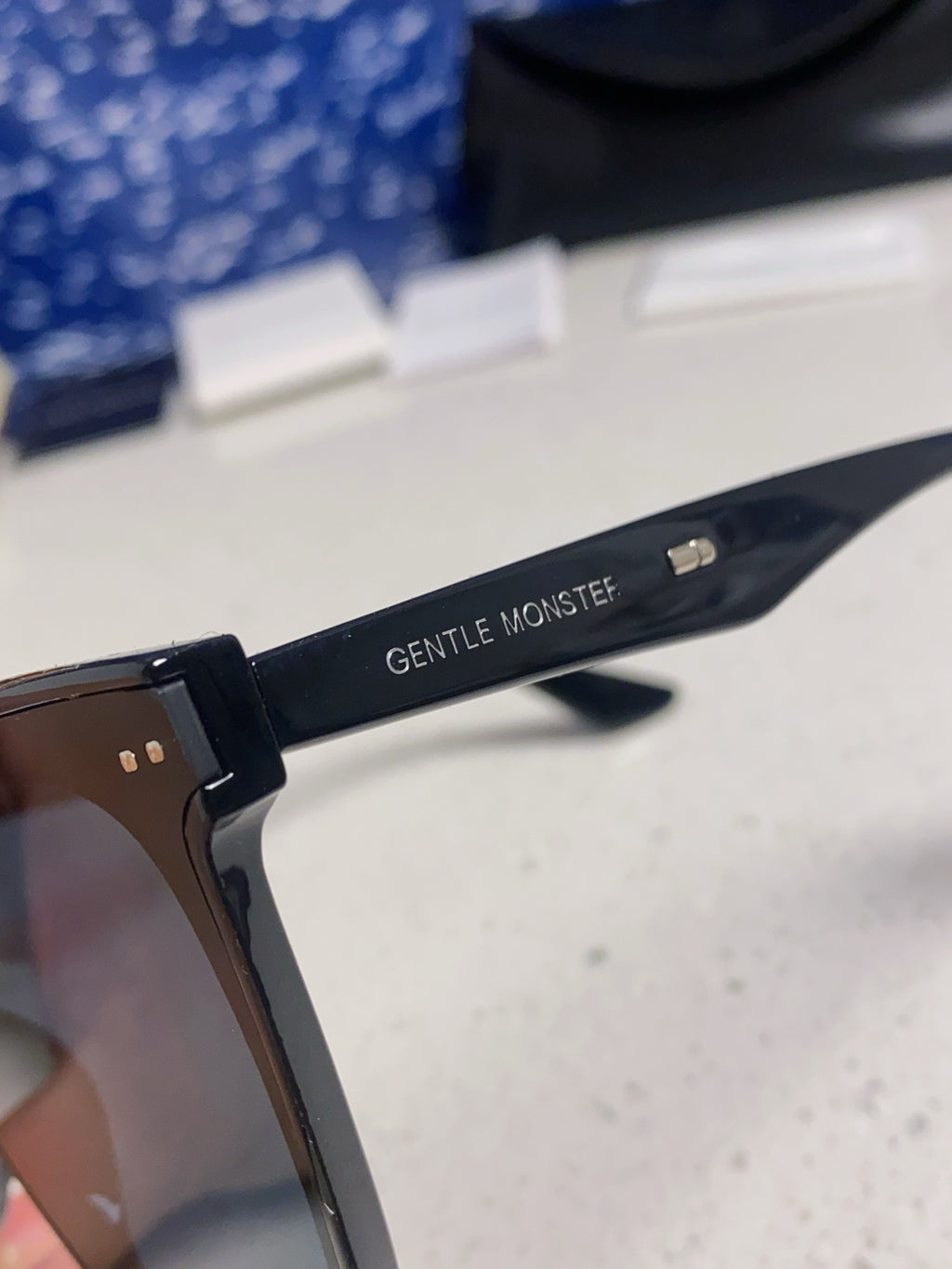Gentle Monster LOCELL Polarized Oversized Black Lens Sunglasses - detail image 7