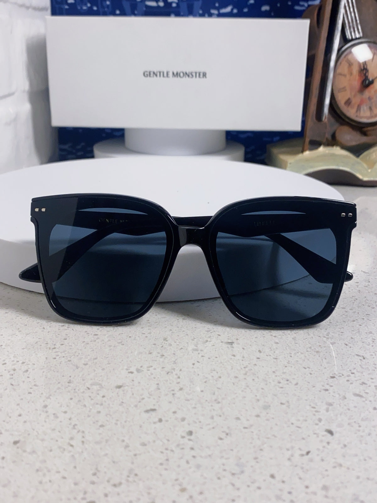 Gentle Monster LOCELL Polarized Oversized Black Lens Sunglasses - detail image 9