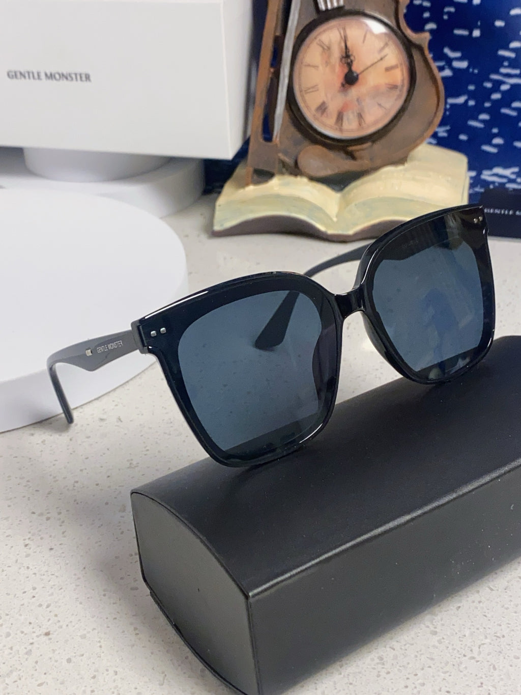 Gentle Monster LOCELL Polarized Oversized Black Lens Sunglasses - detail image 10