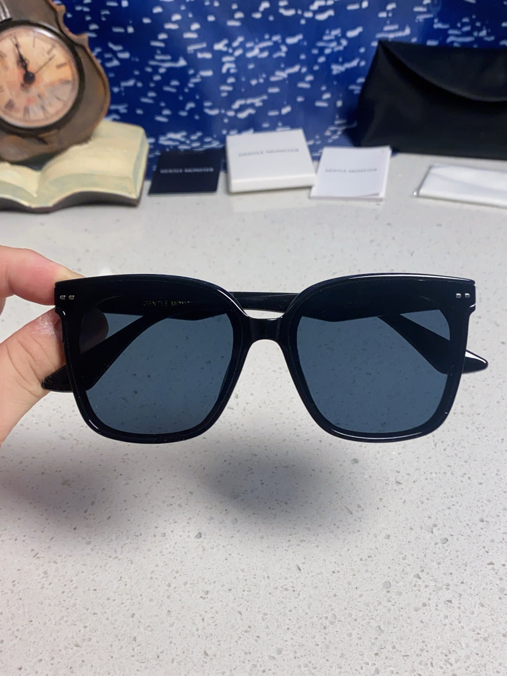Gentle Monster LOCELL Polarized Oversized Black Lens Sunglasses - detail image 4