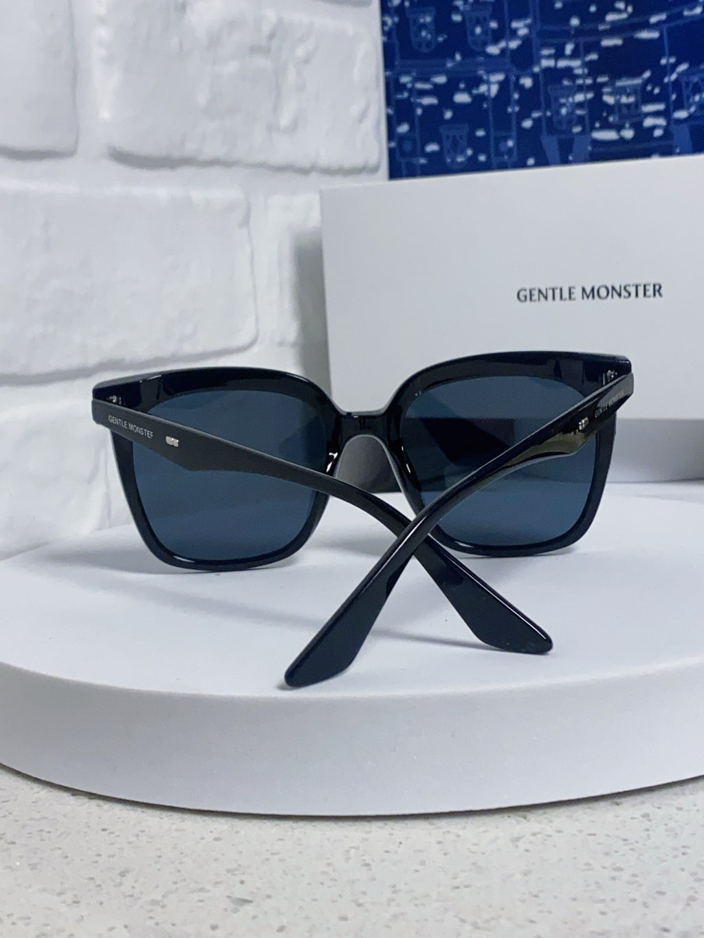 Gentle Monster LOCELL Polarized Oversized Black Lens Sunglasses - detail image 3