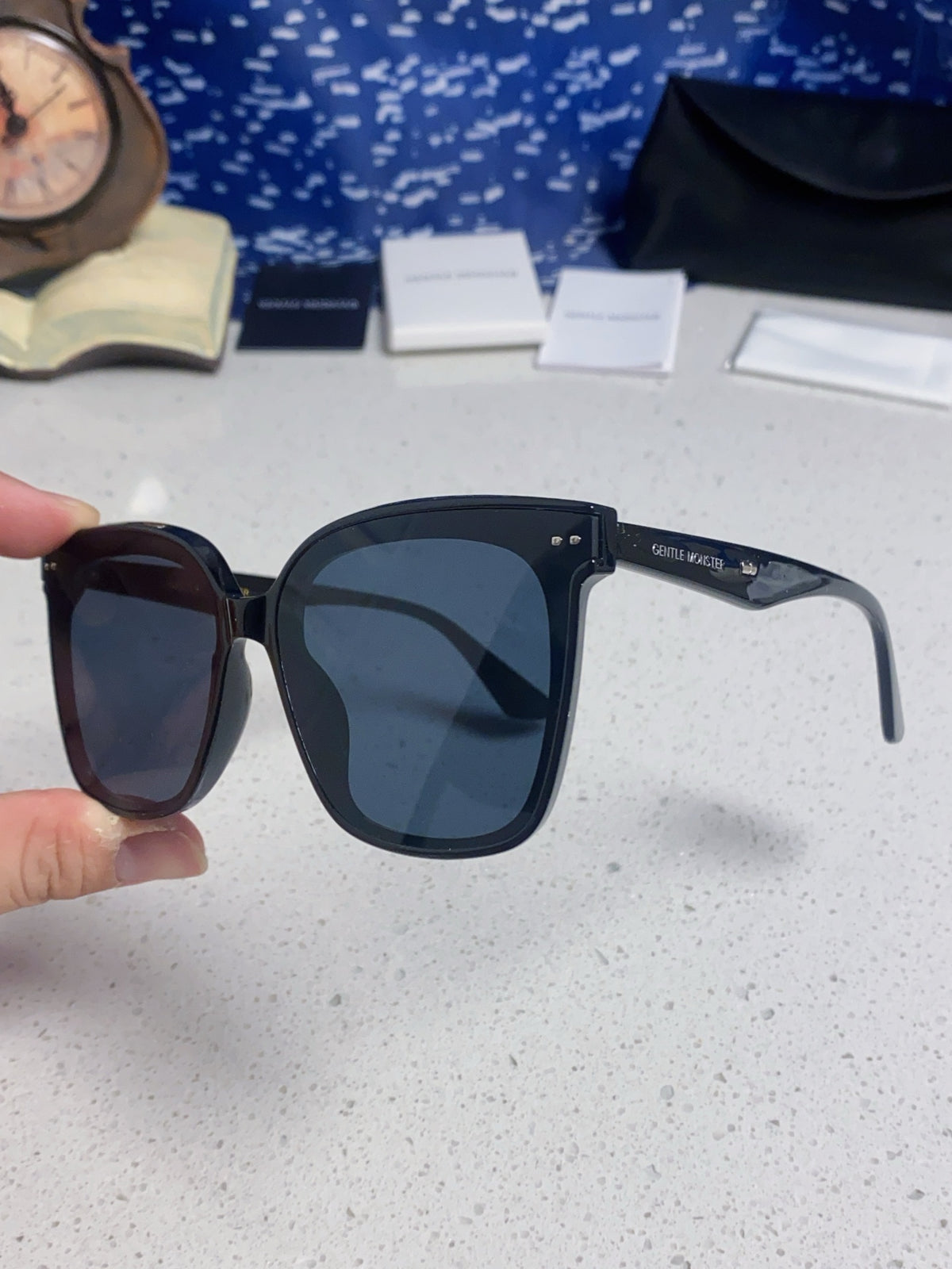 Gentle Monster LOCELL Polarized Oversized Black Lens Sunglasses - detail image 6