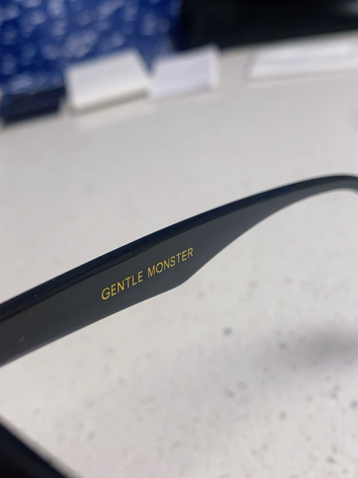 Gentle Monster LOCELL Polarized Oversized Black Lens Sunglasses - detail image 8