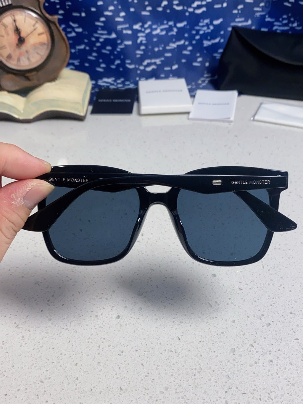 Gentle Monster LOCELL Polarized Oversized Black Lens Sunglasses - detail image 5