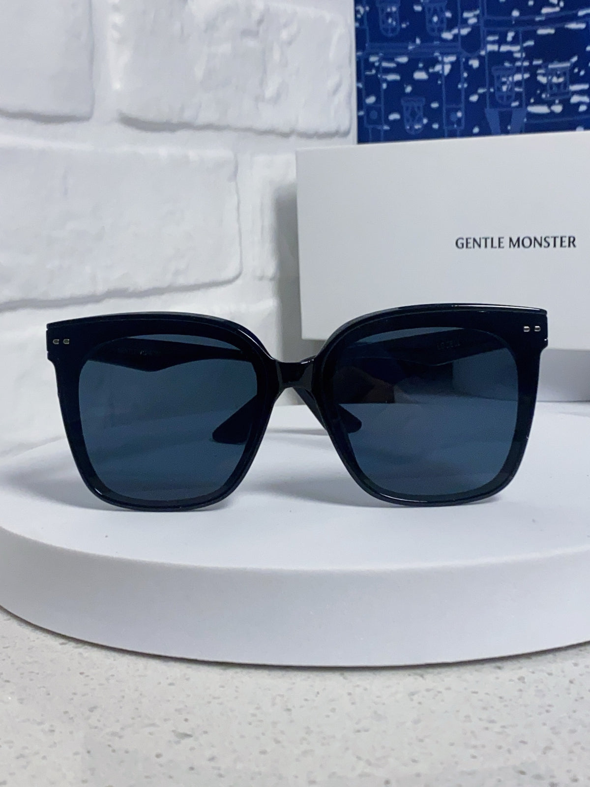 Gentle Monster LOCELL Polarized Oversized Black Lens Sunglasses - detail image 2