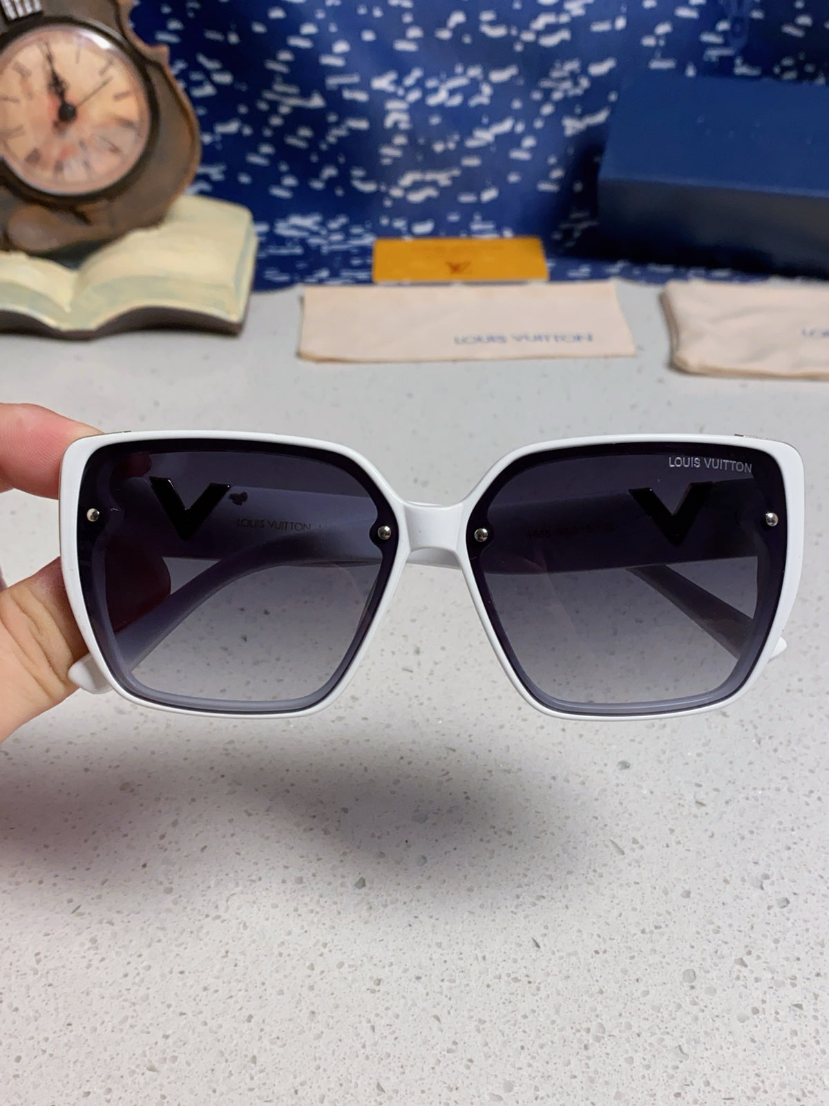 Louis Vuitton Fashion Silver Lens Sunglasses for Women - 486217 - detail image 4