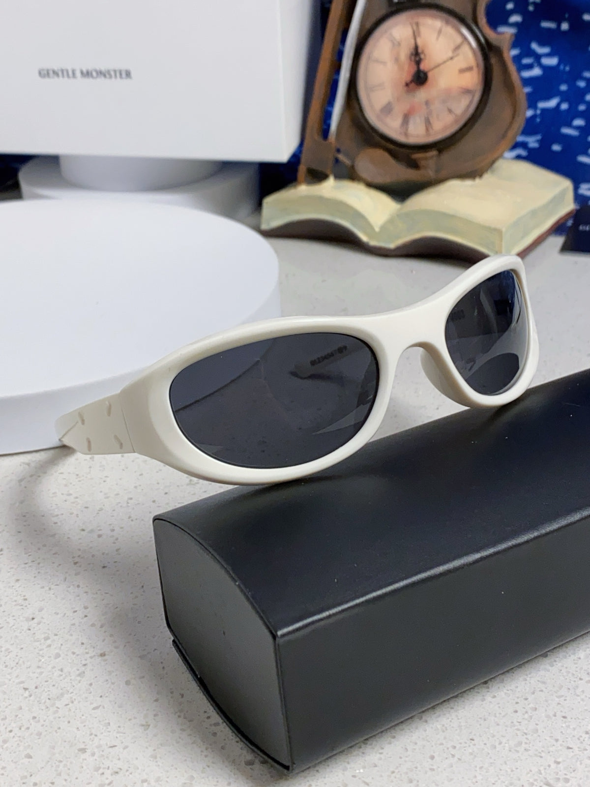 Gentle Monster MM003 Cat-Eye Silver Lens Sunglasses for Women - 416457 - detail image 10