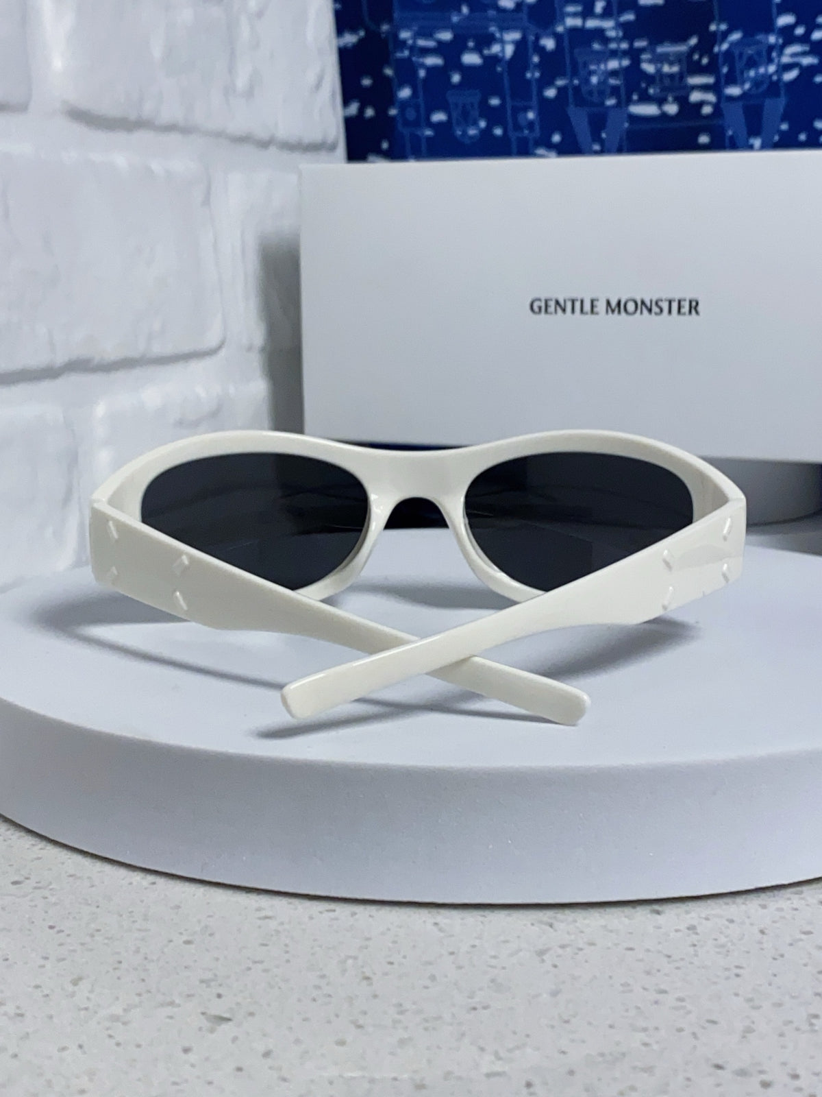 Gentle Monster MM003 Cat-Eye Silver Lens Sunglasses for Women - detail image 3