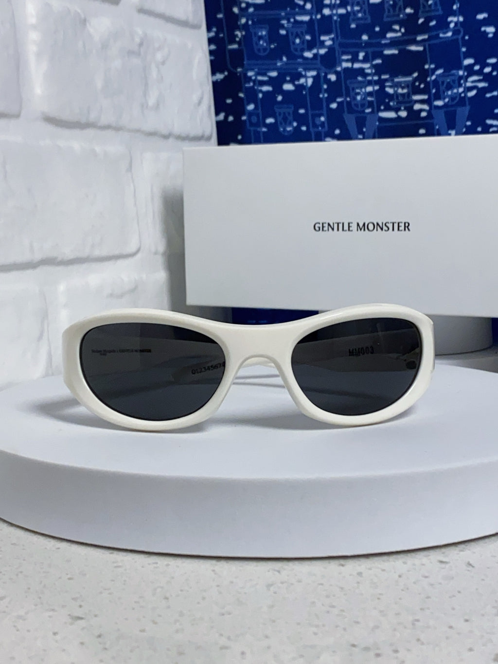 Gentle Monster MM003 Cat-Eye Silver Lens Sunglasses for Women - detail image 2