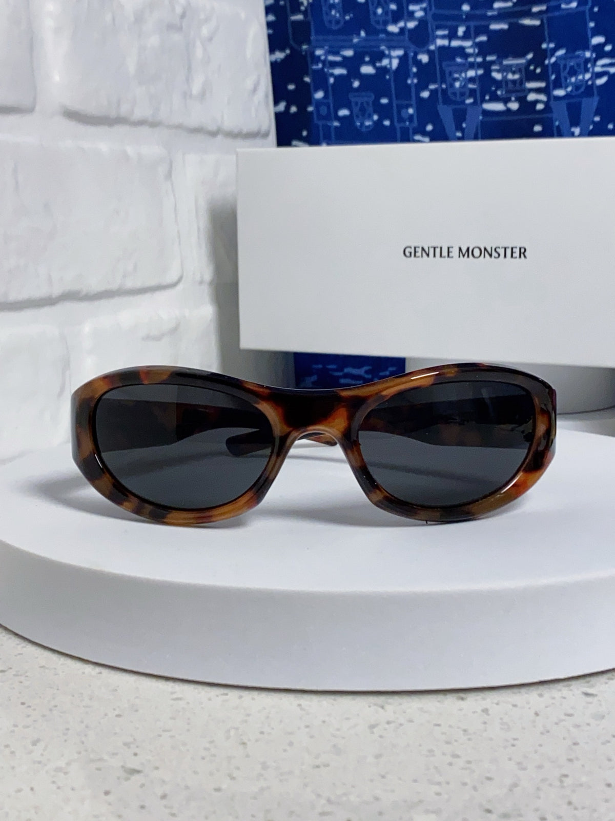 Gentle Monster MM003 Cat-Eye Black Lens Sunglasses for Women - 449982 - detail image 2