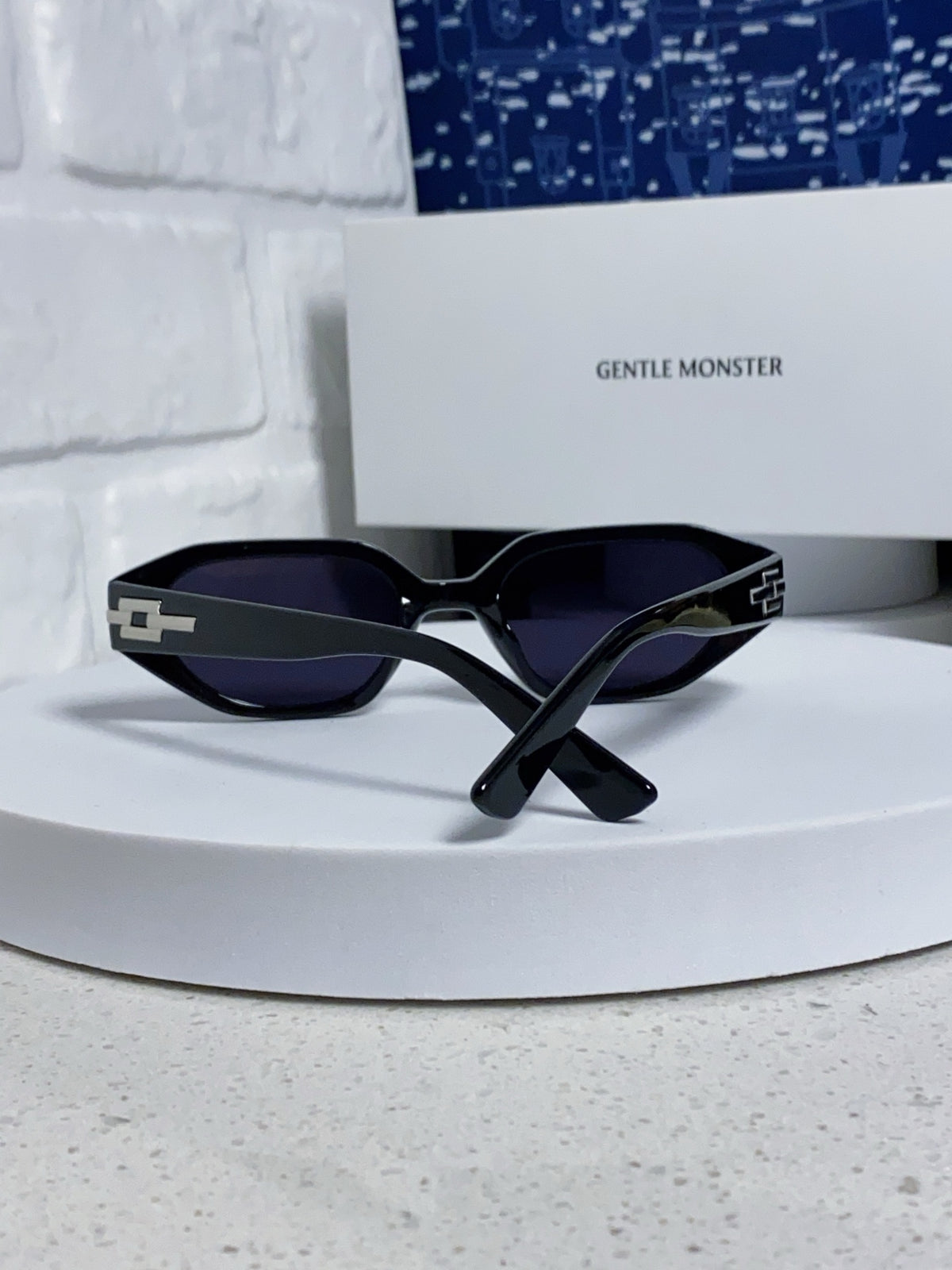 Gentle Monster CORSICA Cat-Eye Gold Lens Sunglasses for Men & Women - detail image 3