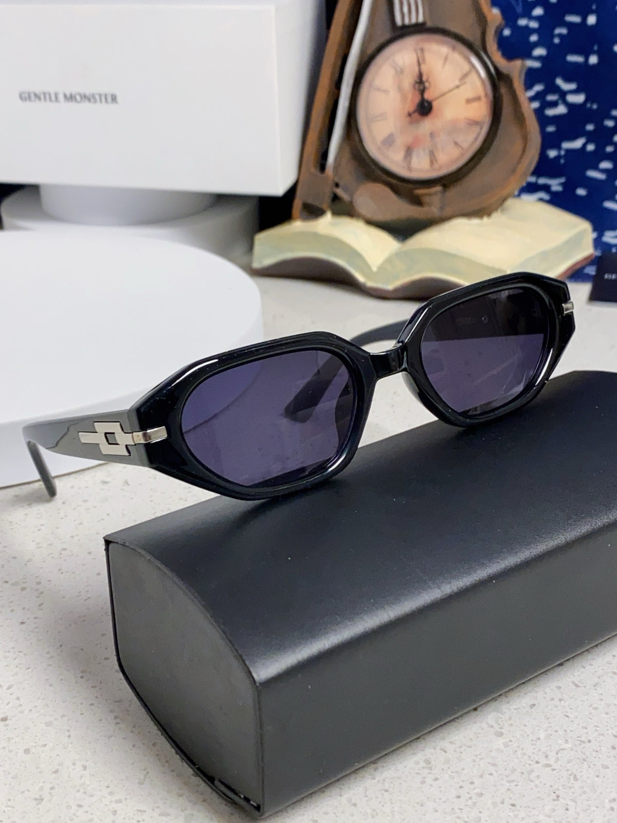 Gentle Monster CORSICA Cat-Eye Gold Lens Sunglasses for Men & Women - detail image 10