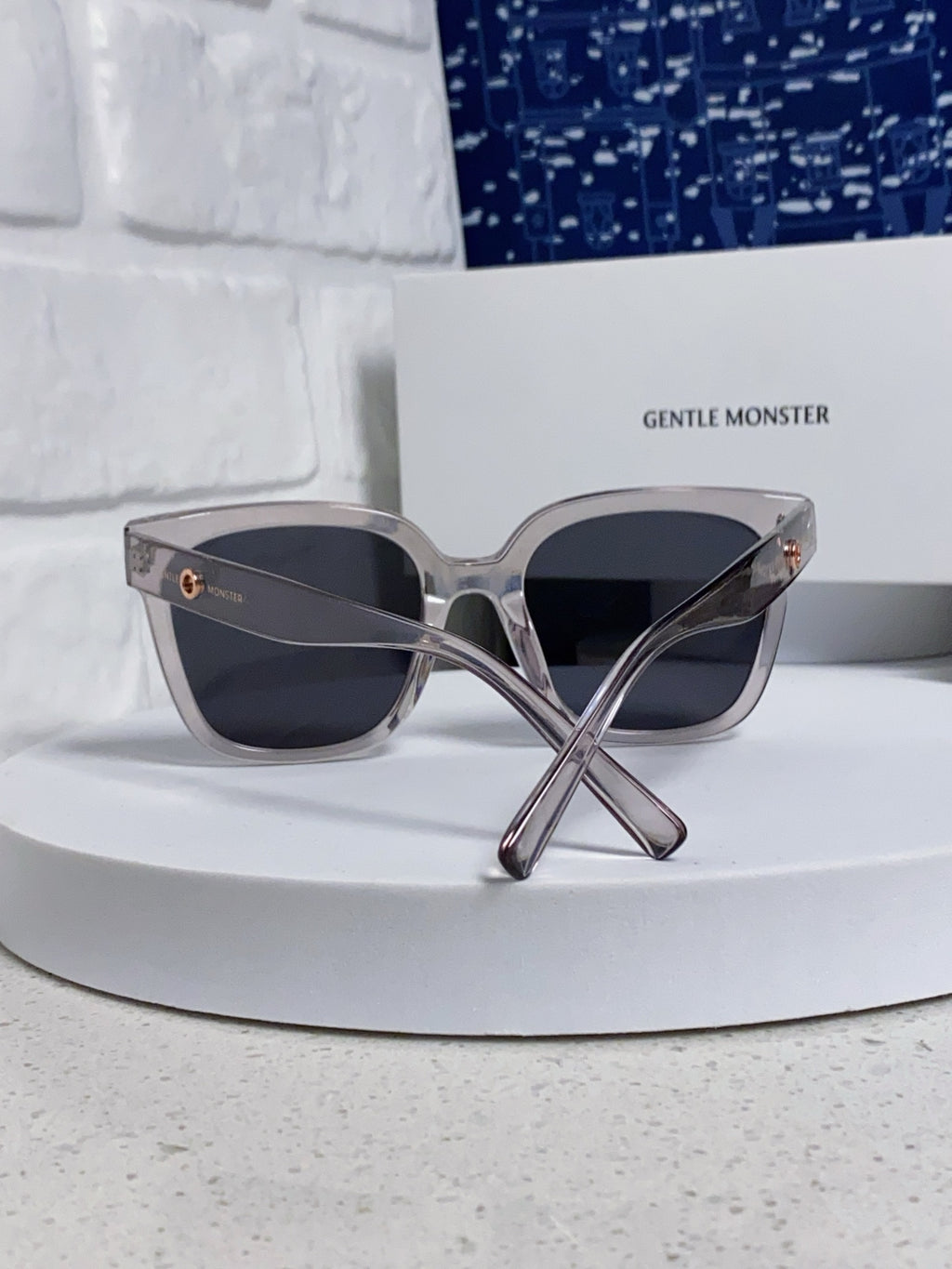 Gentle Monster KUKU Polarized Square Black Lens Sunglasses for Women - detail image 3