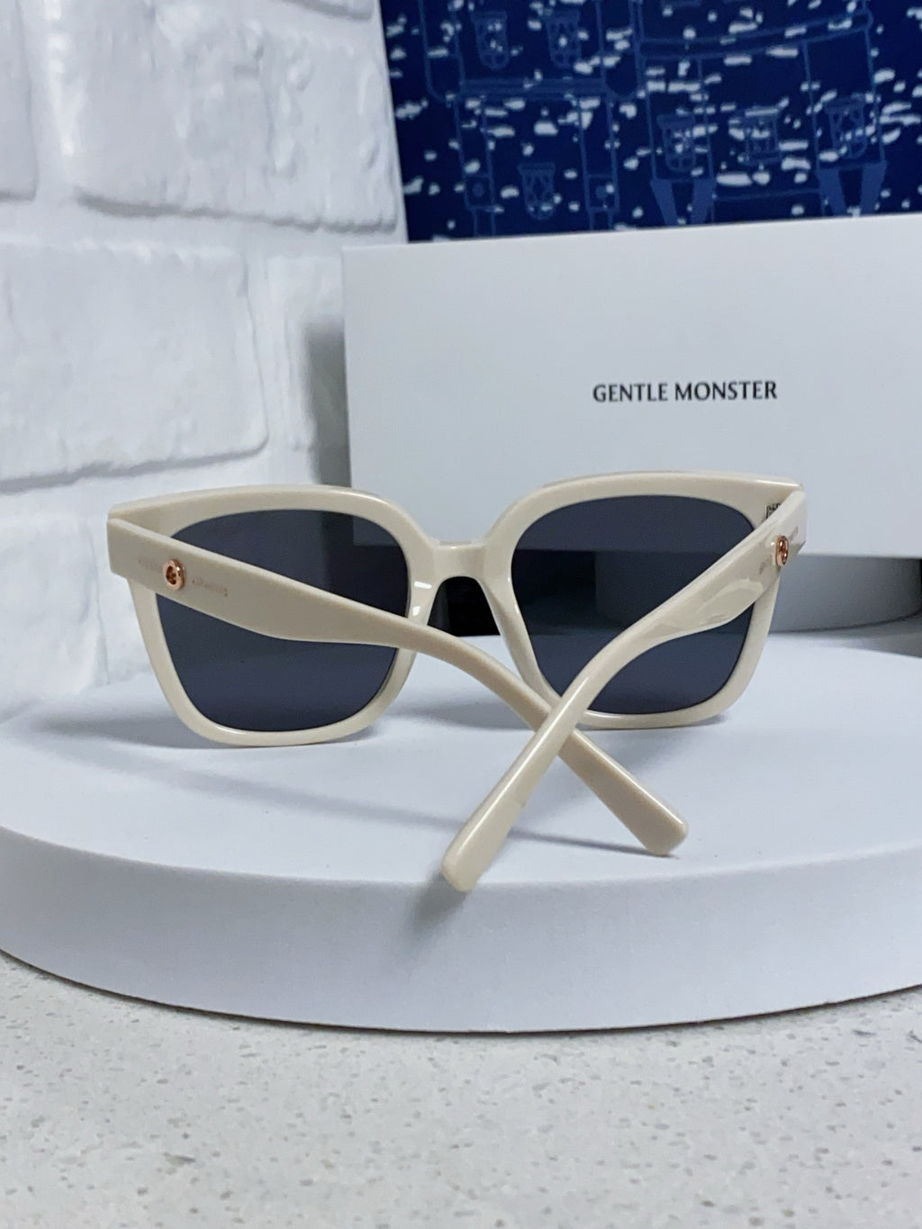 Gentle Monster KUKU Polarized Square Blue Lens Sunglasses for Women - detail image 3