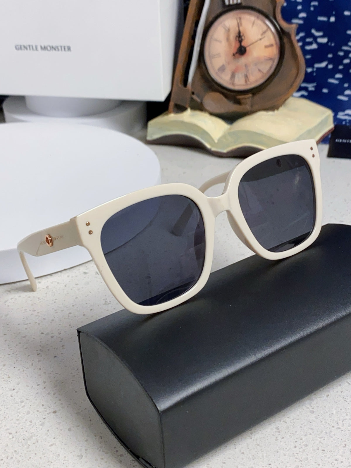 Gentle Monster KUKU Polarized Square Blue Lens Sunglasses for Women - detail image 10