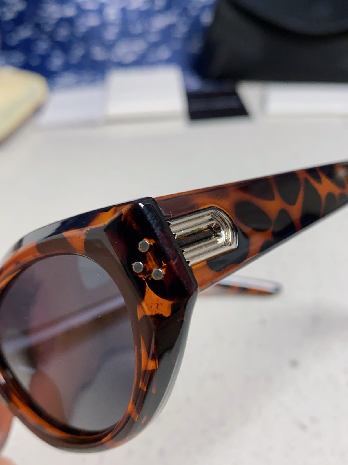 Gentle Monster DADA Cat-Eye Black Lens Sunglasses for Men & Women - 432954 - detail image 7