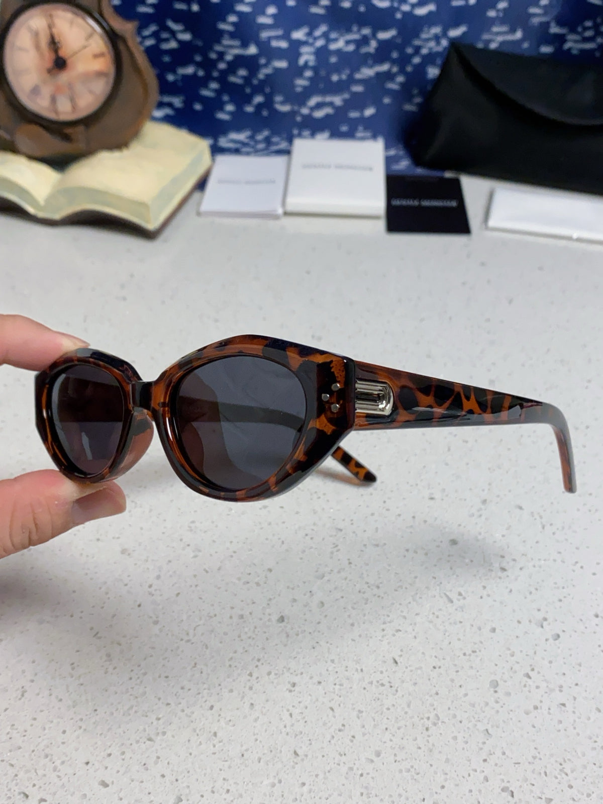 Gentle Monster DADA Cat-Eye Black Lens Sunglasses for Men & Women - 488036 - detail image 6