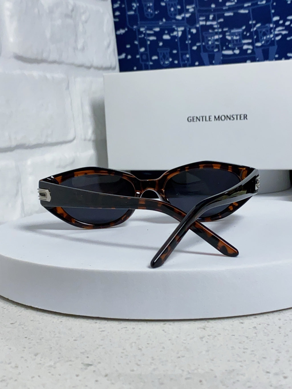 Gentle Monster DADA Cat-Eye Black Lens Sunglasses for Men & Women - 432954 - detail image 3