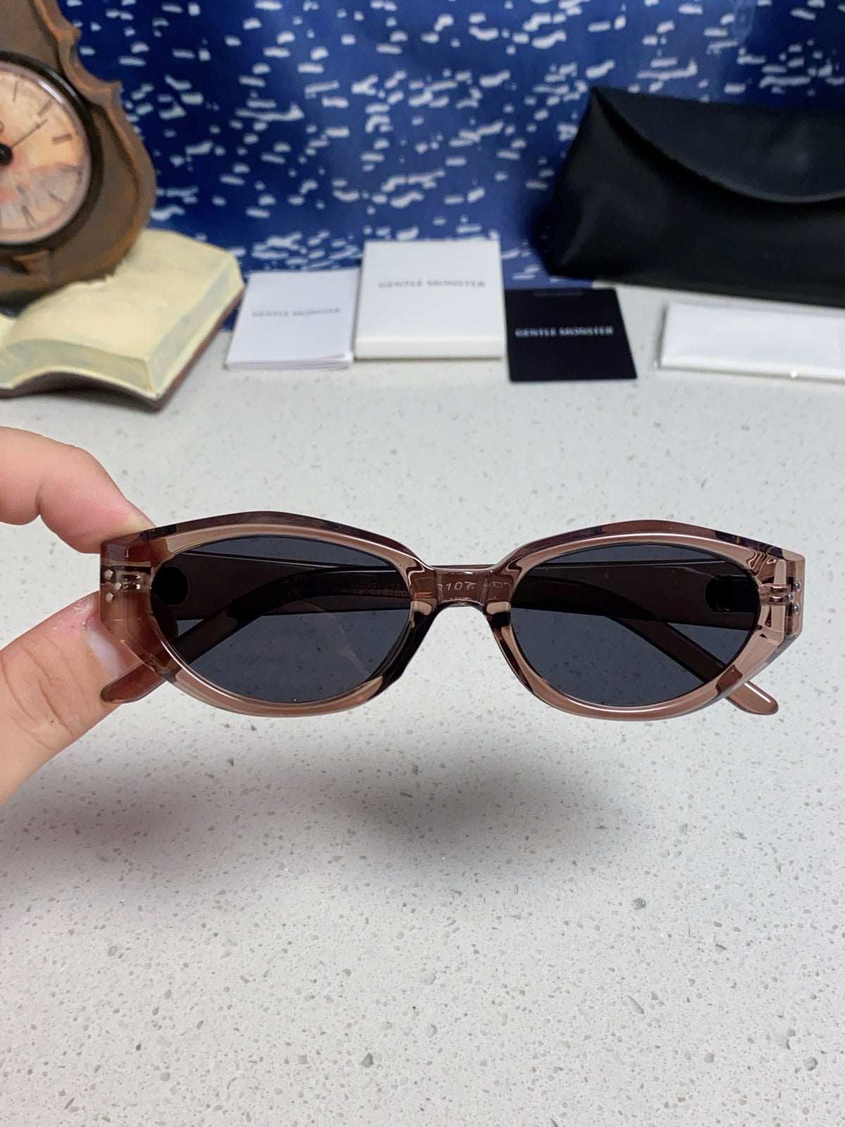 Gentle Monster DADA Cat-Eye Silver Lens Sunglasses for Men & Women - 432952 - detail image 4