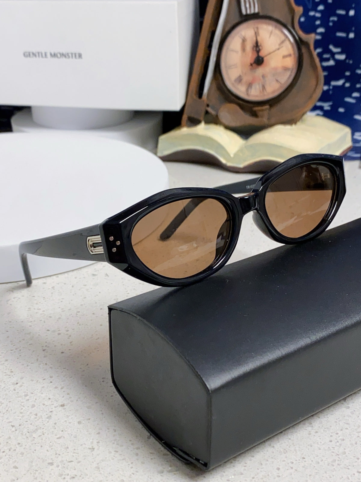 Gentle Monster DADA Cat-Eye Brown Lens Sunglasses for Men & Women - detail image 10