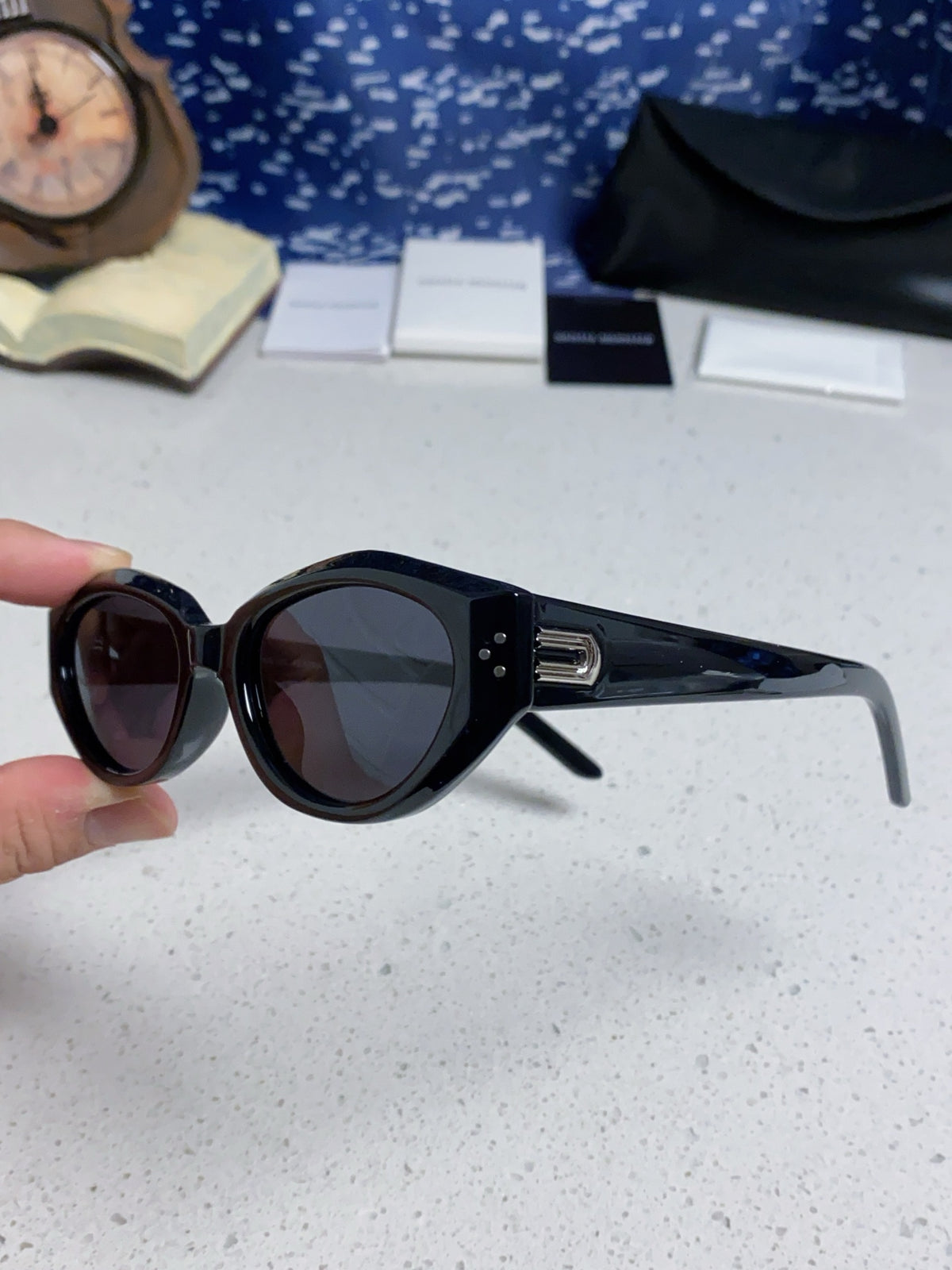 Gentle Monster DADA Cat-Eye Black Lens Sunglasses for Men & Women - detail image 6
