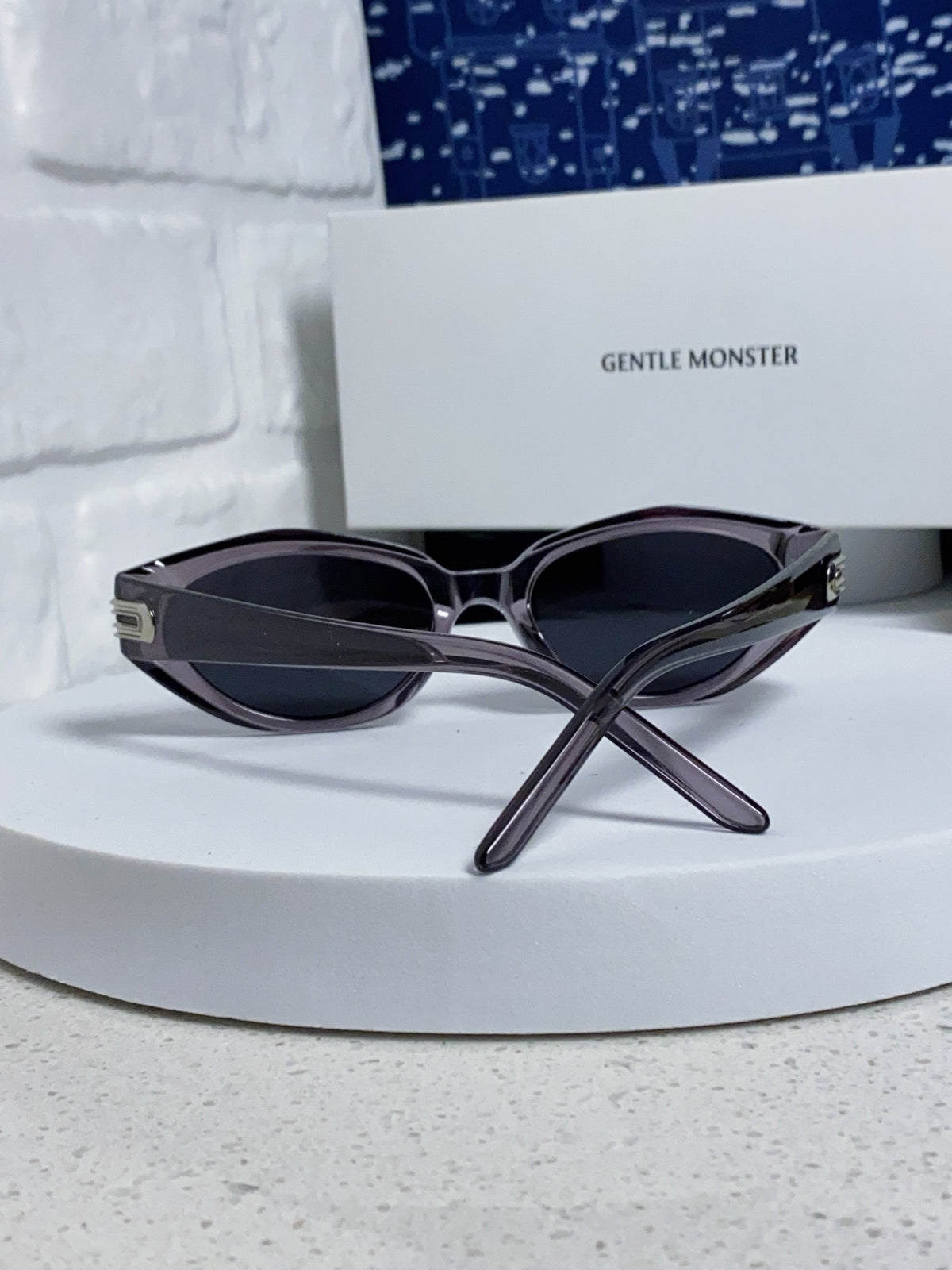 Gentle Monster DADA Cat-Eye Black Lens Sunglasses for Men & Women - 488035 - detail image 3
