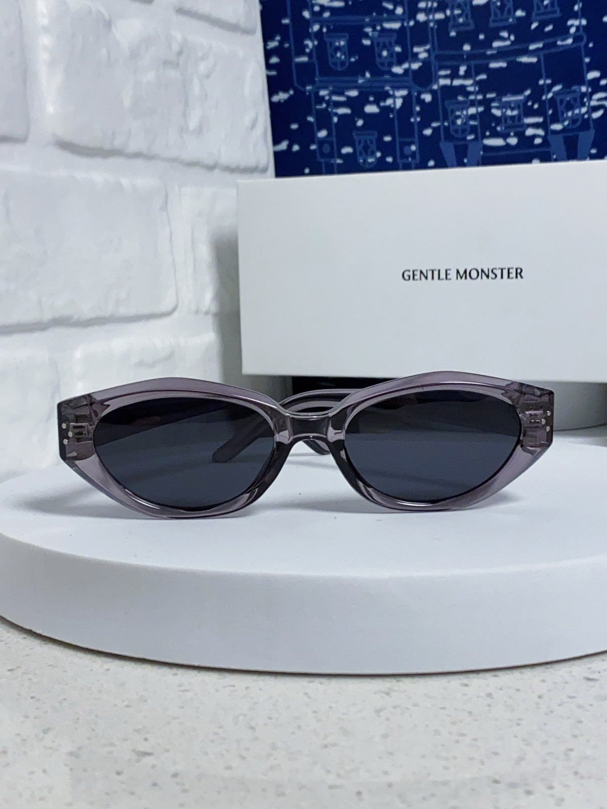 Gentle Monster DADA Cat-Eye Black Lens Sunglasses for Men & Women - 488035 - detail image 2