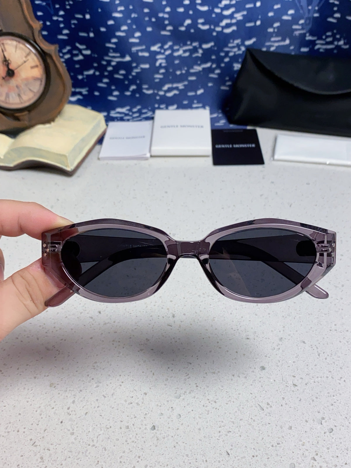Gentle Monster DADA Cat-Eye Black Lens Sunglasses for Men & Women - 488035 - detail image 4