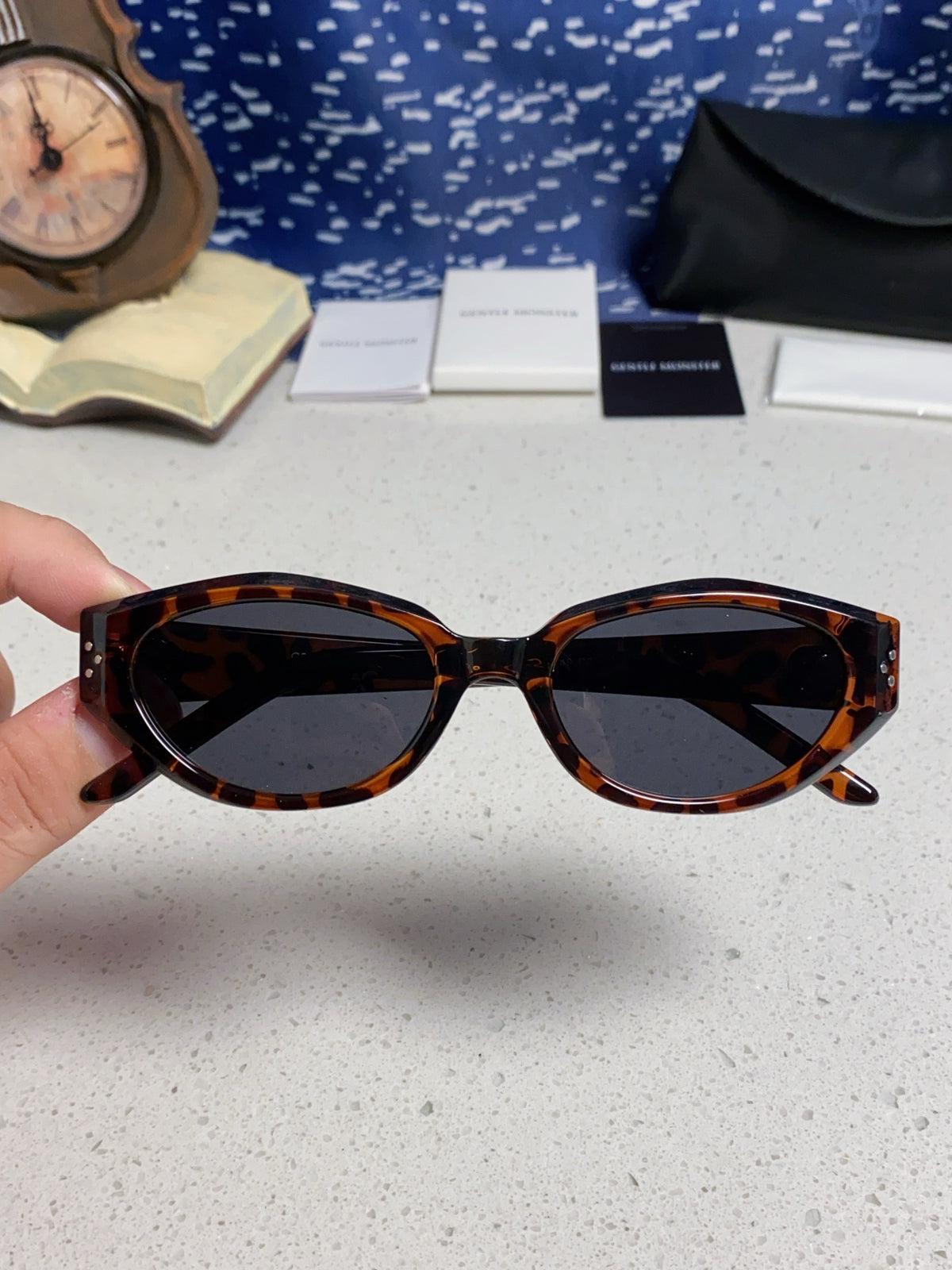 Gentle Monster DADA Cat-Eye Black Lens Sunglasses for Men & Women - 488036 - detail image 4