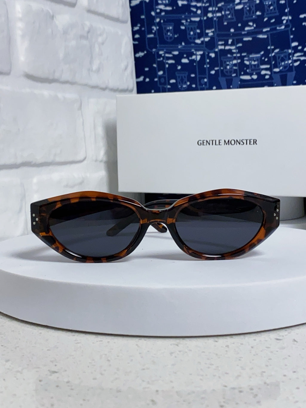 Gentle Monster DADA Cat-Eye Black Lens Sunglasses for Men & Women - 488036 - detail image 2