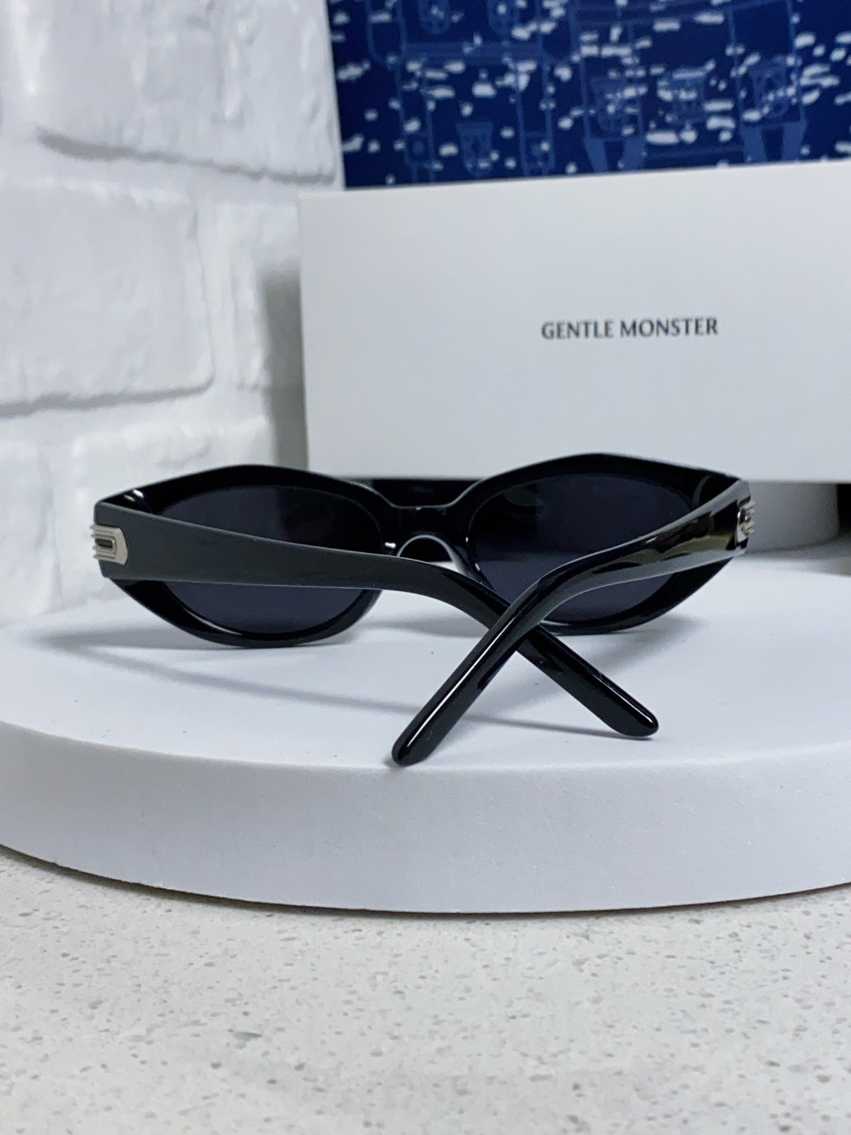 Gentle Monster DADA Cat-Eye Black Lens Sunglasses for Men & Women - 432956 - detail image 3