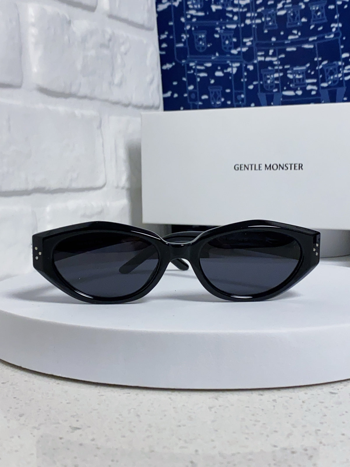 Gentle Monster DADA Cat-Eye Black Lens Sunglasses for Men & Women - 432956 - detail image 2
