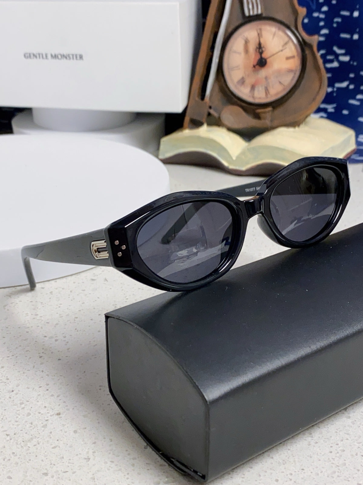 Gentle Monster DADA Cat-Eye Black Lens Sunglasses for Men & Women - detail image 10