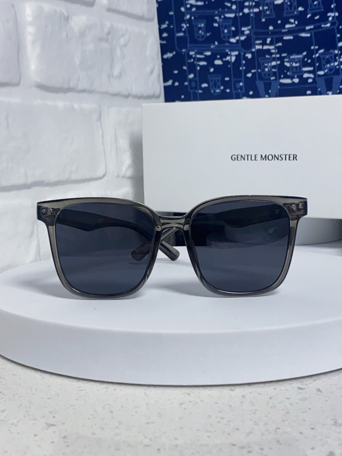 Gentle Monster Polarized Fashion Black Lens Sunglasses for Men & Wome - 488042 - detail image 2