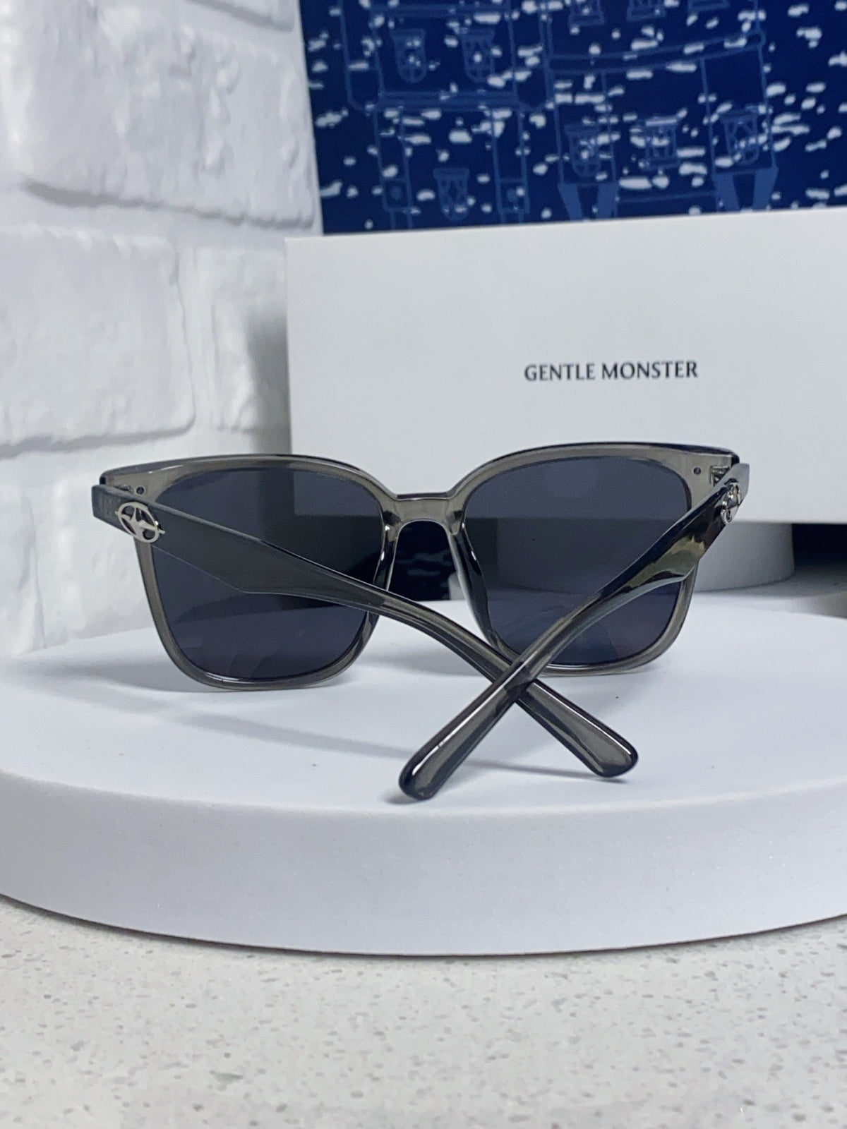 Gentle Monster Polarized Fashion Black Lens Sunglasses for Men & Wome - 488042 - detail image 3
